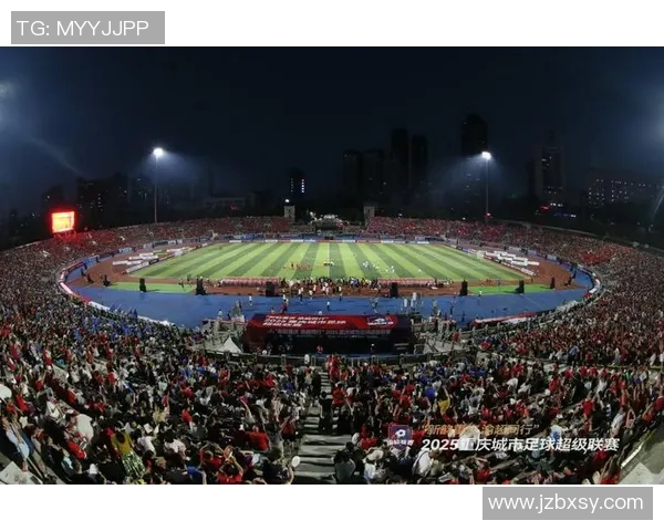 重庆足球队团队协作引发热议球迷对战术配合和球员表现的不同看法